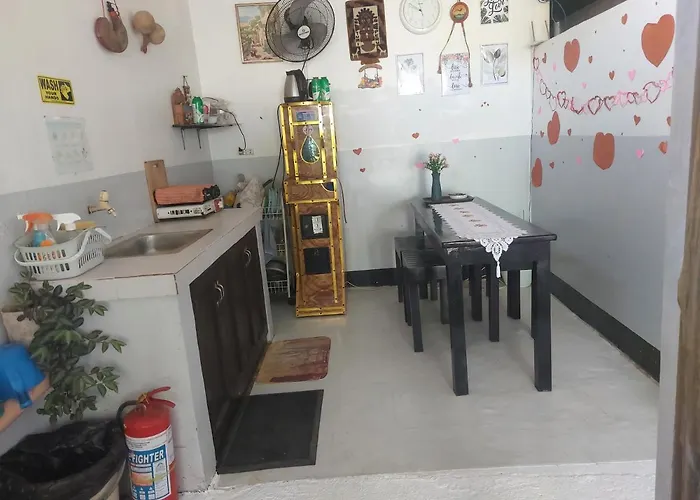 Hostel Maui's Place Badian