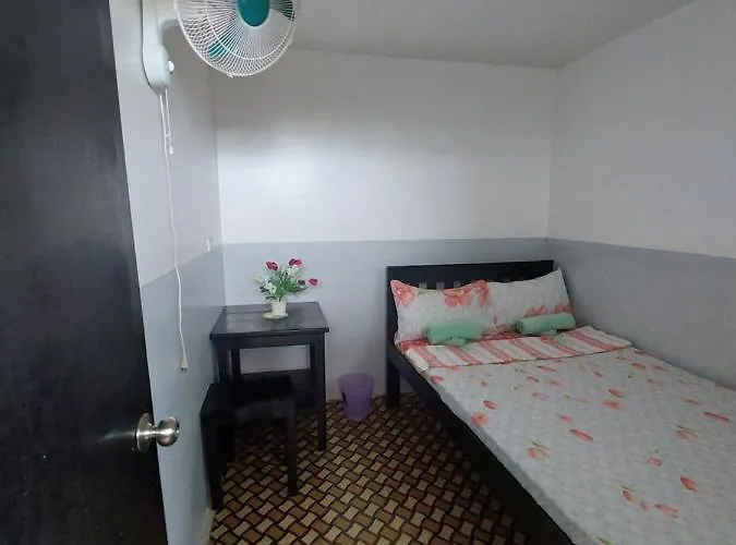 Hostel Maui's Place Badian