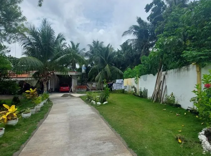 Hostel Maui's Place Badian