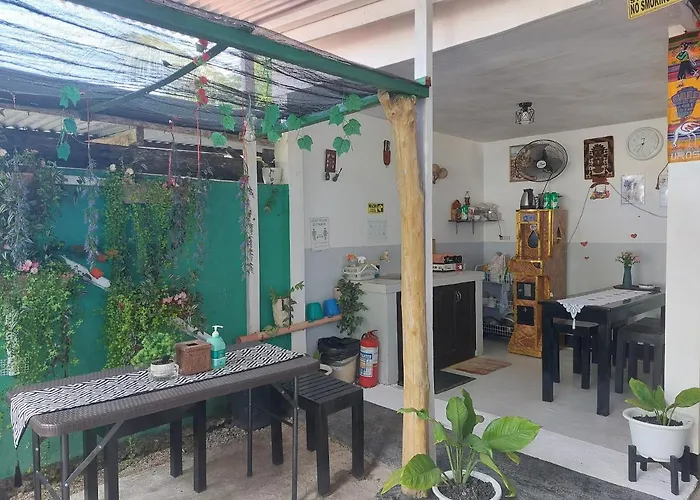 Hostel Maui's Place *