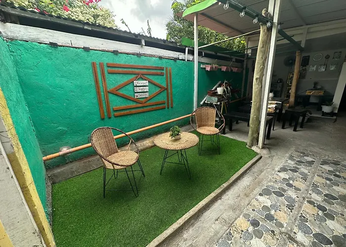 Maui's Place Hostel *