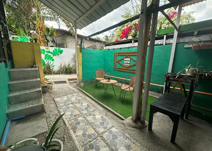 Maui's Place Hostel *