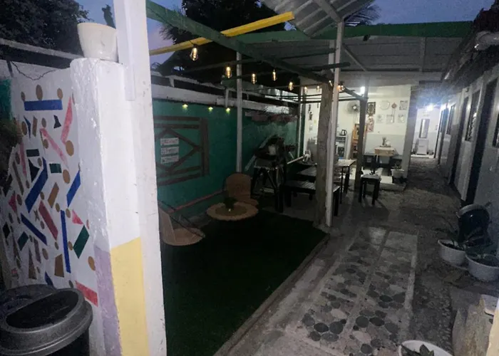 Hostel Maui's Place *