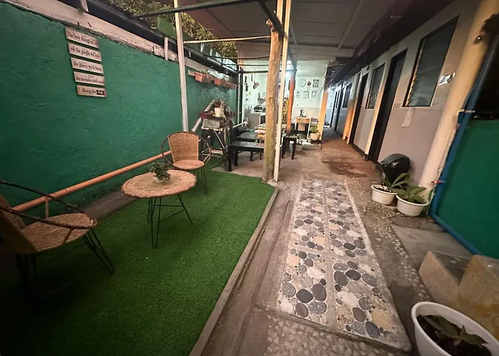Hostel Maui's Place Badian