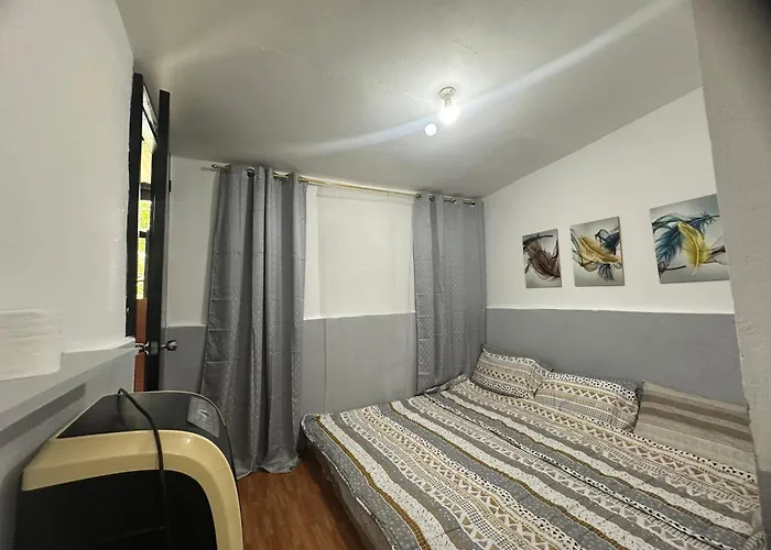 Maui's Place Hostel Badian