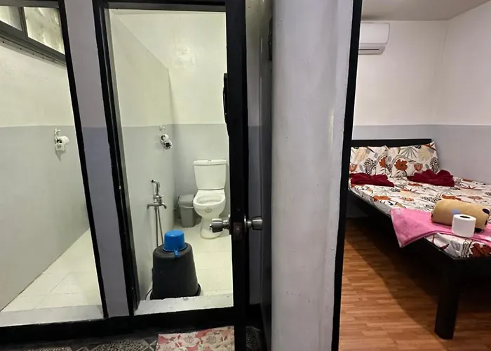 Maui's Place Hostel Badian