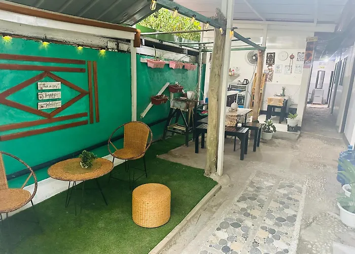 Maui's Place Hostel *