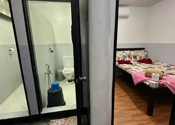Maui's Place Hostel Badian