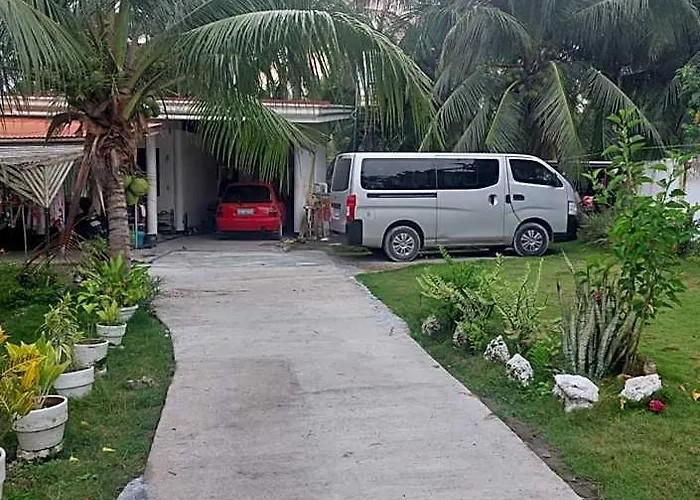 Maui's Place Hostel *